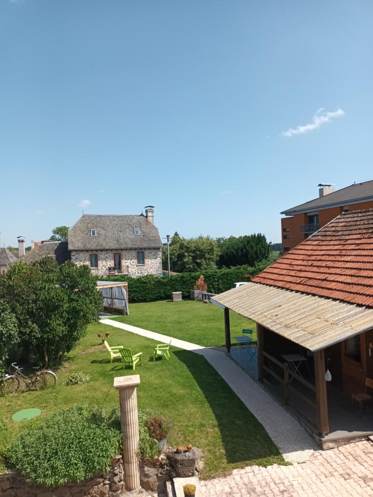 Le Miraillet, Gite Saint-Illide Екстериор снимка
